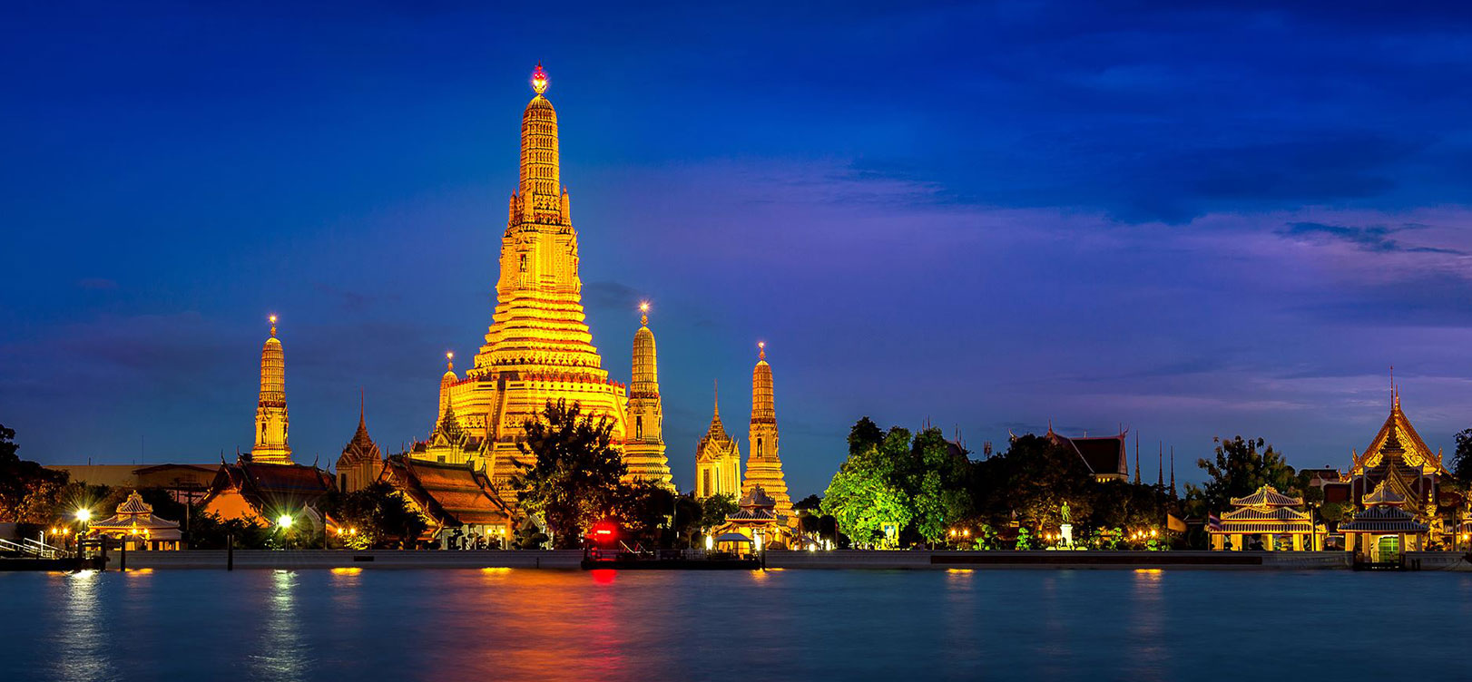 A temple along Chao Phraya River
